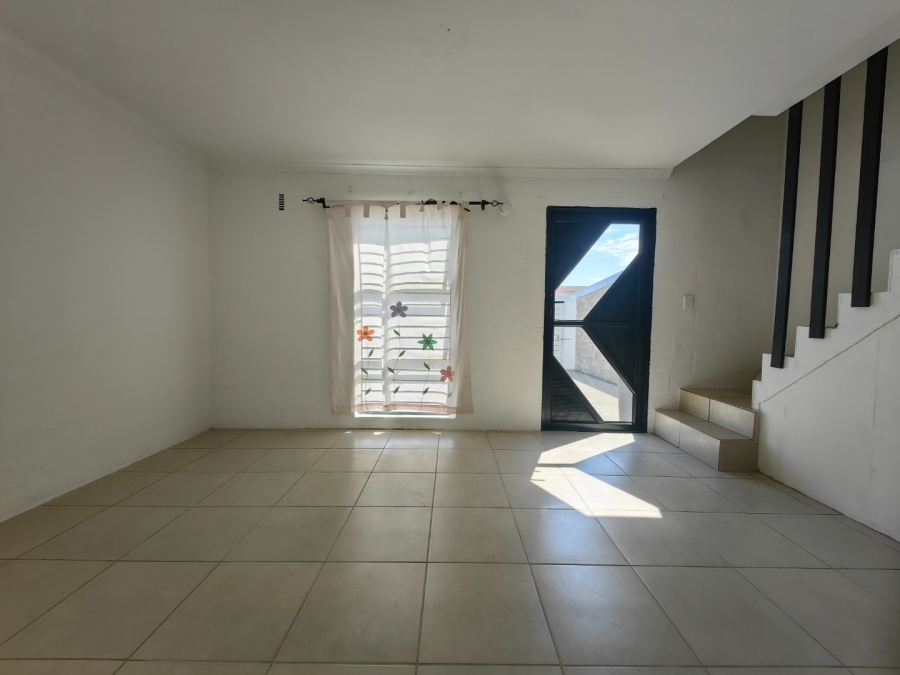 2 Bedroom Property for Sale in Eastridge Western Cape